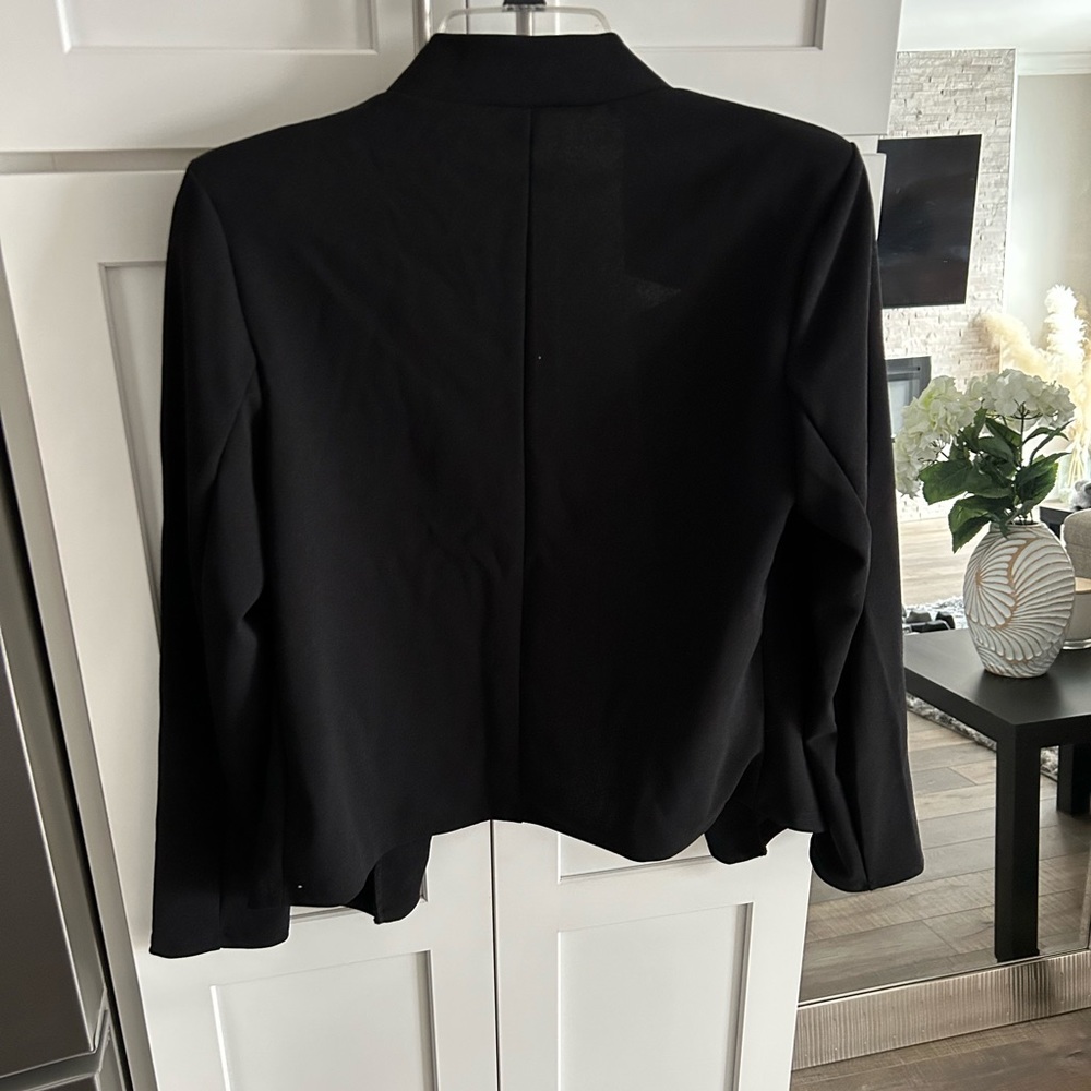 Blazer - Picture 4 of 7